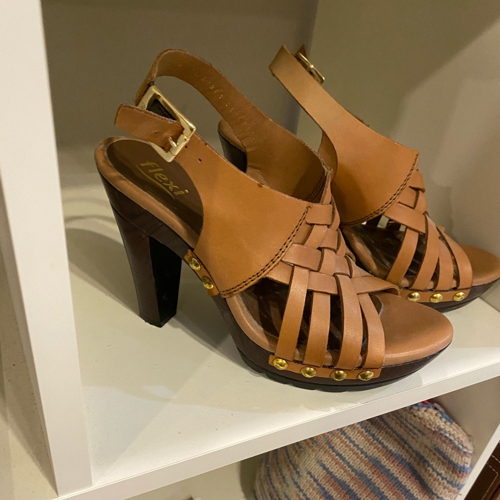 Camel Flexi Sandals - Picture 2 of 3